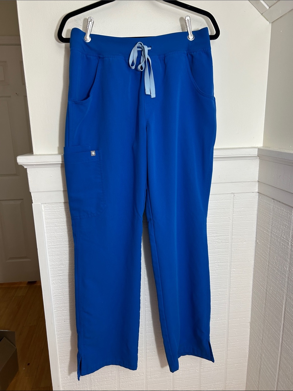 Figs Royal Blue Women’s Kade Cargo Scrub Pants size medium, like new